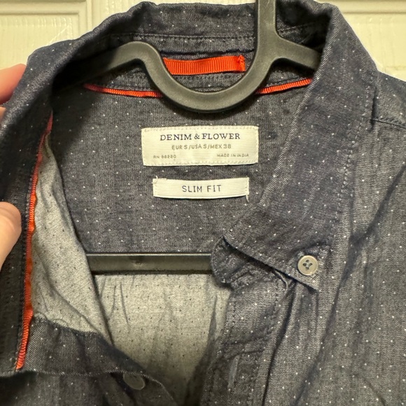 Button up shirts - Picture 3 of 10